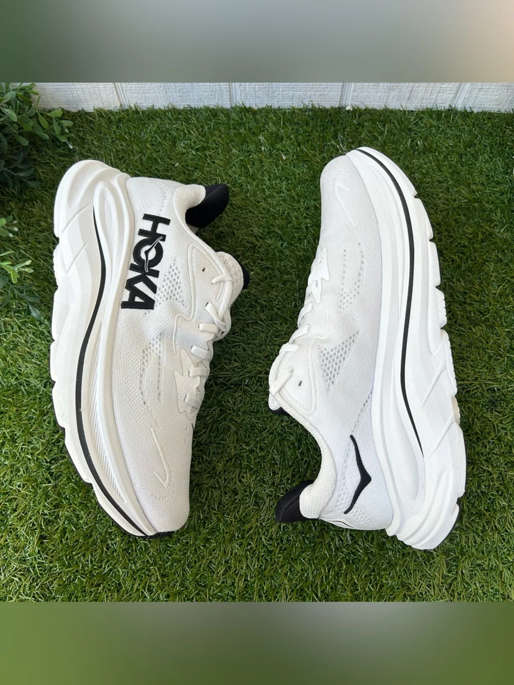 Hoka Clifton 10 Men Running Shoes White/Black US 8D women 9.5 unisex gently used